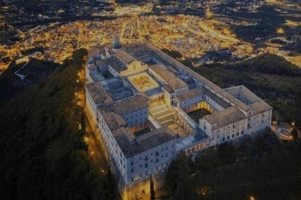 Accanto All'Autostrada Al Centro Tra Roma E Napoli Понтекорво Экстерьер фото